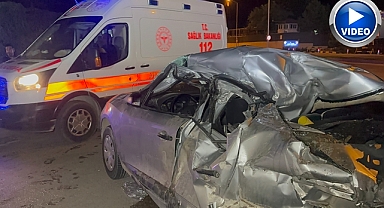 Tankerin altına girdi! Kağıt gibi ezildi!