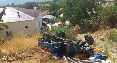 Tarım aracı devrildi, 1 kişi yaralandı