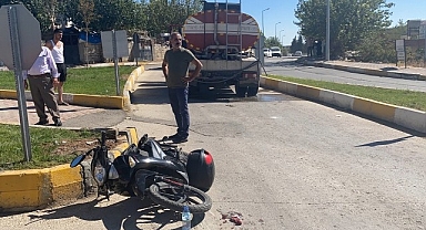 Ters yöne giren su tankeri baba ve kızına çarptı