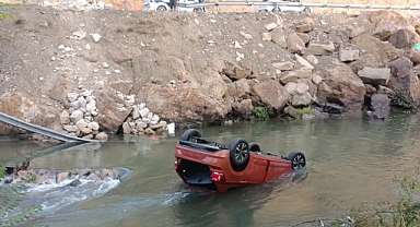 Tortum Çayı'na uçtular! Kazada 4 kişi yaralandı   