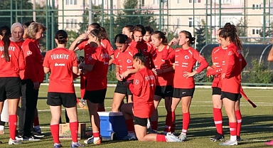 U19 Kadın Milliler Erzurum'da kampa girdi