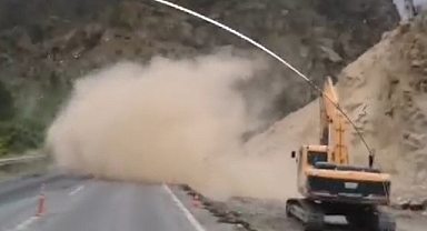 Uzundere yolunda tehlikeli anlar   