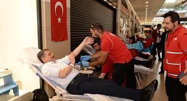 Vali Çiftçi, kan bağışında bulundu