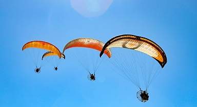 Gökyüzünde süzüldüler!