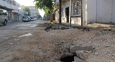 Vatandaş belediyenin açık bıraktığı çukurlardan tedirgin