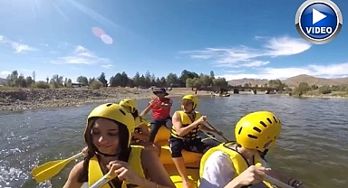 Yabancı uyruklu öğrenciler Çoruh'ta rafting yaptı