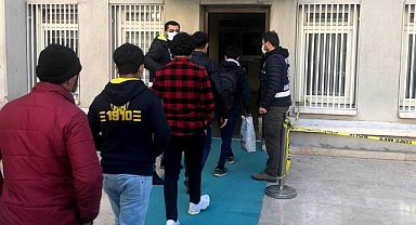 Yakalanıp sınırdışı edildiler