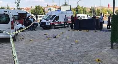 Yaraladı yetmedi, ambulansta katletti!