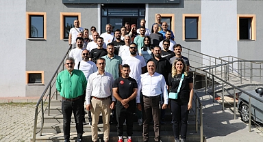 Yeni sezon öncesi antrenörleri ile toplantı