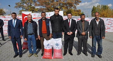 250 çiftçiye 120 ton destek!