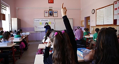 Ara tatiller kaldırılıyor mu? Beklenen haberi Bakan duyurdu
