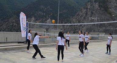 Barajda voleybol keyfi