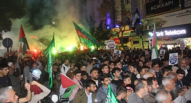Binlerce kişi Filistin için bir araya geldi