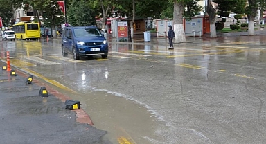 Depremlerin vurduğu o ilde sağanak etkili oluyor