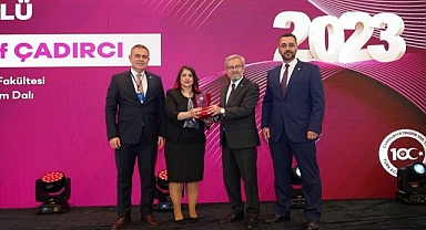 Eczacılık bilim ödülü Prof. Dr. Çadırcı’ya