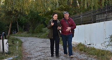 Engelli kardeşine hem anne hem baba oldu