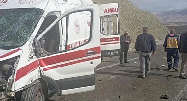 Evde bakım ambulansı yoldan çıktı!
