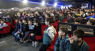 Gezici Sinema yüzleri güldürdü