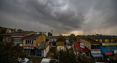 Gökyüzü karanlığa gömüldü