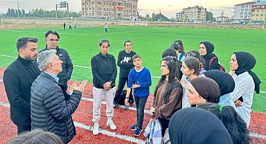 Kadınlar futbol sahasında
