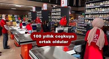 Kırmızı beyaz kıyafetlerle hizmet verecekler