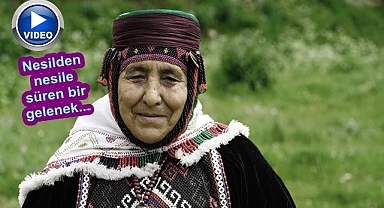 Kıyafetleri ile düğünlere renk katıyorlar!