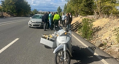 Motosiklet ile otomobil kafa kafaya çarpıştı!