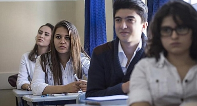 Öğrencilerin gözü yaşlı! Sınıf geçme puanları yükseltildi!