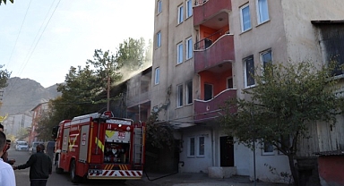 Oltu'da kopan elektrik telleri mahalleyi birbirine kattı!
