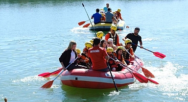 Özel çocukların rafting macerası