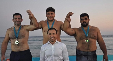 Plajda dünyanın Fatih’i Yaşarlı