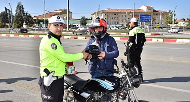 Polisten motosiklet sürücülerine sürpriz