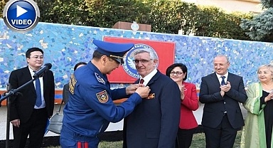 Rektör Ceylan'a devlet madalyası