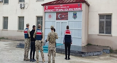 Suç makinesi hükümlü kıskıvrak yakalandı