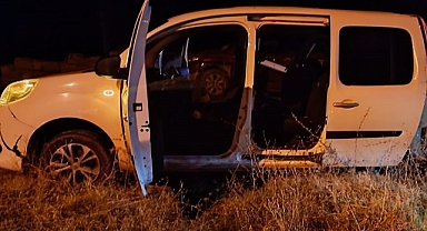 Tırın iki otomobile çarptığı kazada 2 polis yaralandı