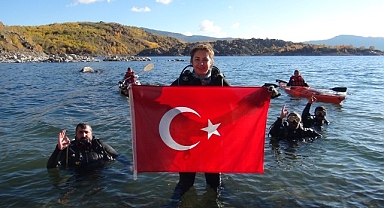 Türkiye'nin en büyük krater gölüne daldılar