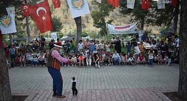 Uçurtma şenliği ile doyasıya eğlendiler