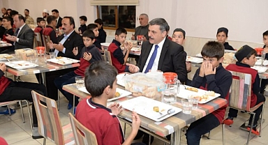 Vali Çiftçi hafız öğrencilerle buluştu
