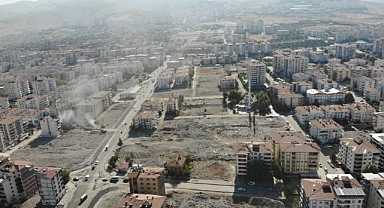 Yıkımlardan sonra tarlaya döndü