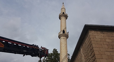 Yıldırım bu sefer camii minaresini vurdu!