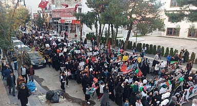 Yüzlerce kadın protesto etti!