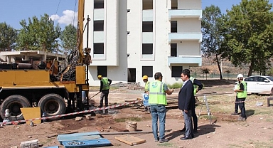 Zemini sıvılaştı, imara kapatıldı!