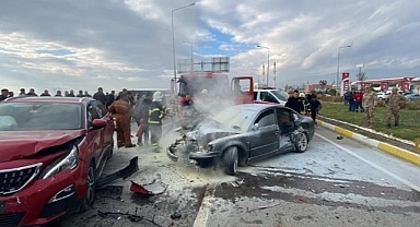 5 araç birbirine girdi: Ortalık savaş alanına döndü!
