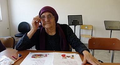 Yaşlı kadının azmi gençlere örnek oldu!