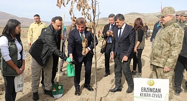 80 ilden gelen toprakla fidan diktiler