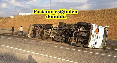 Akaryakıt taşıyan tır devrildi!