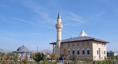 Alvarlı Efe'ye yakışır külliye