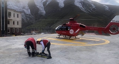 Ambulans helikopter hasta kadın için havalandı