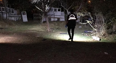 Bahçede otururken kurşunların hedefi oldu