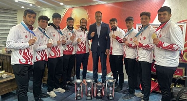 Başkan Yurdagül şampiyonları ağırladı